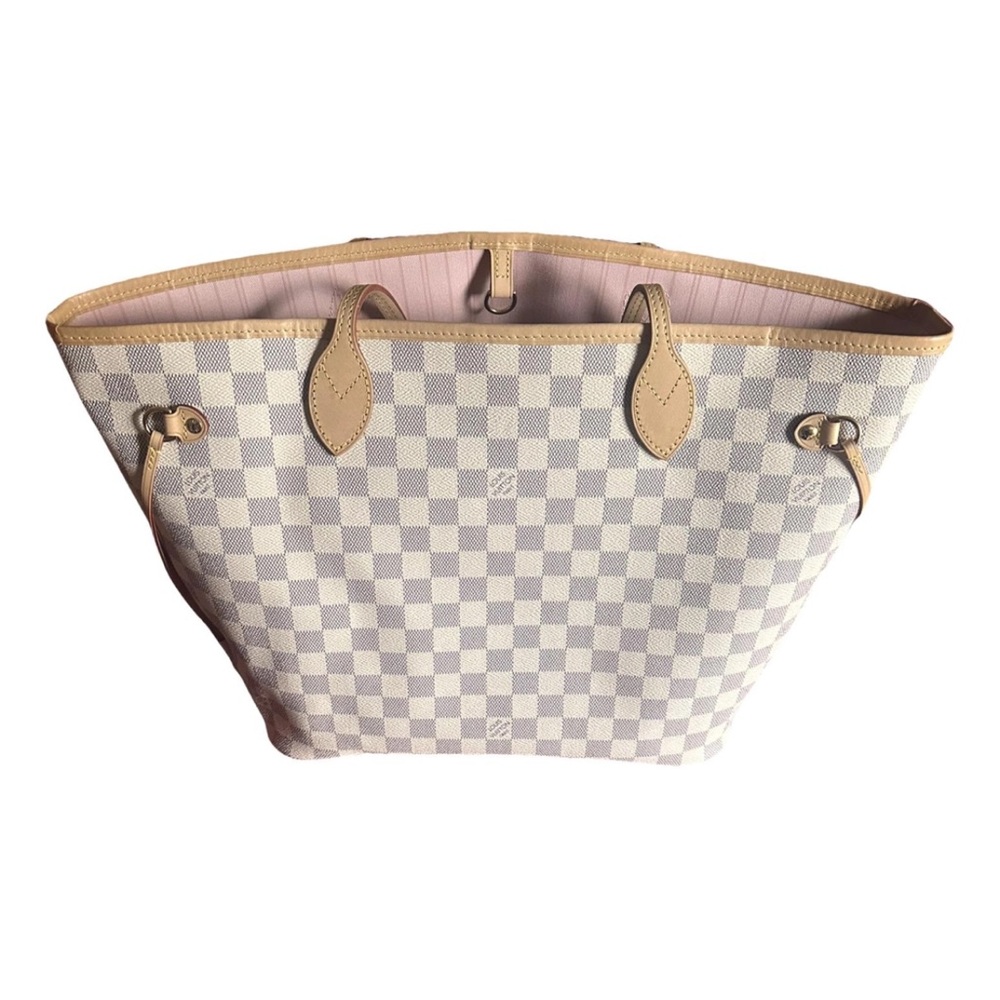 Louis Vuitton
Damier Azur Neverfull MM 
Interior in Rose Ballerine